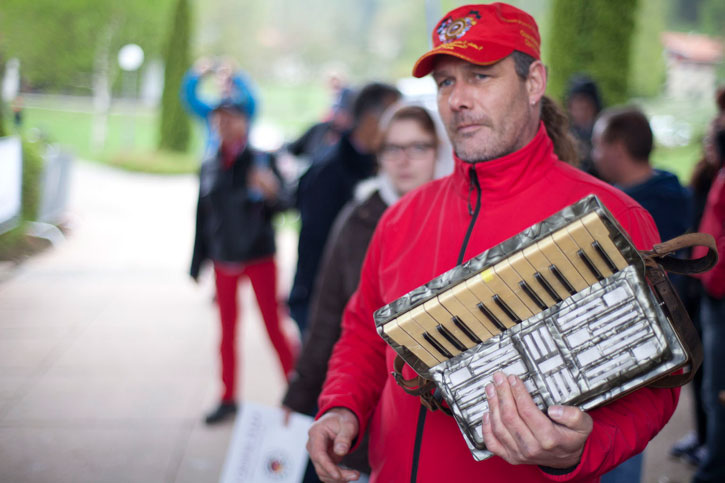 Unser neues Instrument: Mundharmonika gegen Ziehharmonika - fairer Tausch